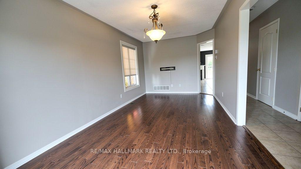 Photo 2 of 441 Heddle Crescent N, Newmarket, Stonehaven-Wyndham — HOMEH