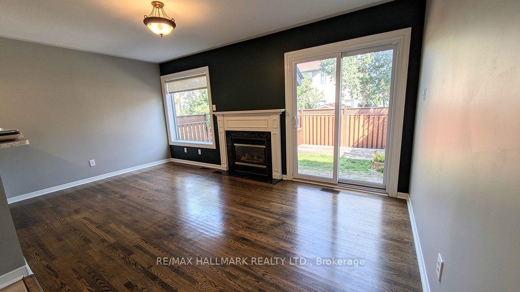 Photo 3 of 441 Heddle Crescent N, Newmarket, Stonehaven-Wyndham — HOMEH
