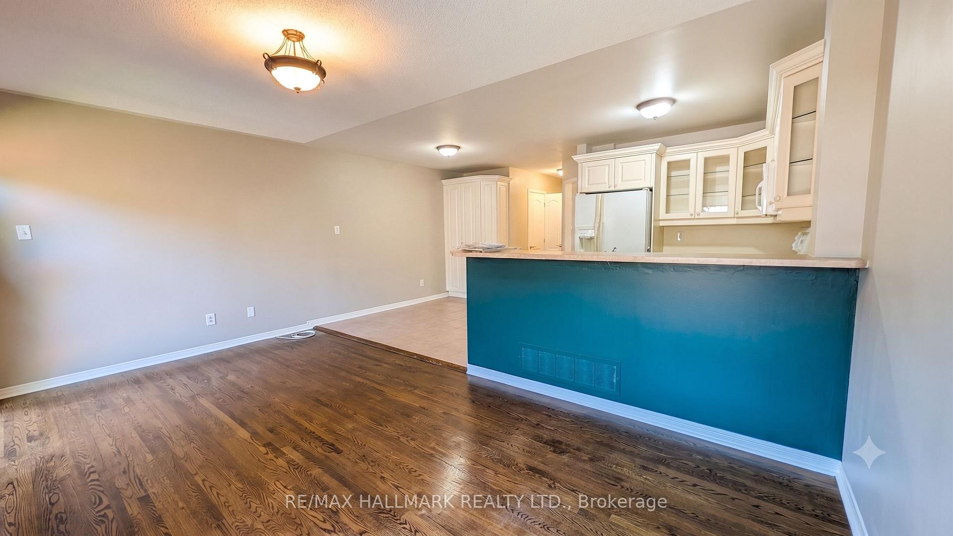 Photo 4 of 441 Heddle Crescent N, Newmarket, Stonehaven-Wyndham — HOMEH