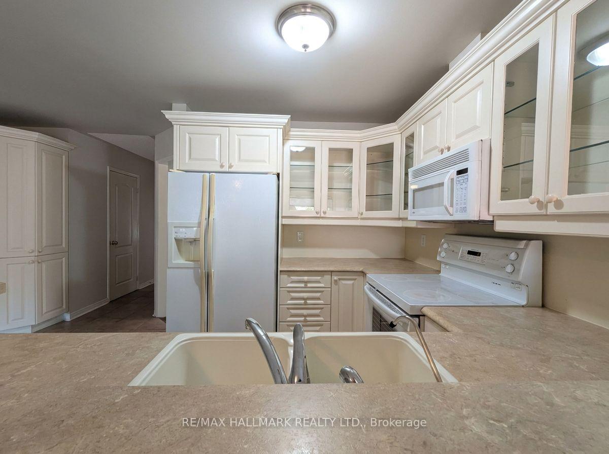 Photo 7 of 441 Heddle Crescent N, Newmarket, Stonehaven-Wyndham — HOMEH
