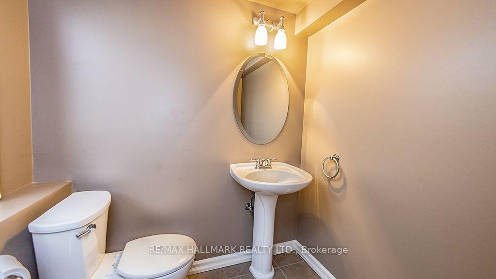 Photo 17 of 441 Heddle Crescent N, Newmarket, Stonehaven-Wyndham — HOMEH