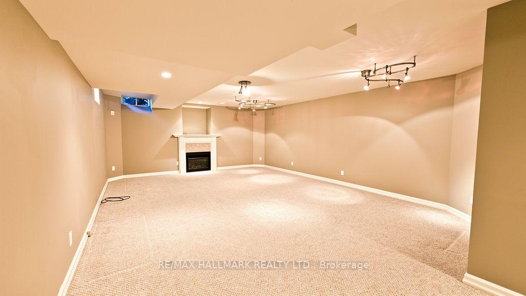 Photo 18 of 441 Heddle Crescent N, Newmarket, Stonehaven-Wyndham — HOMEH