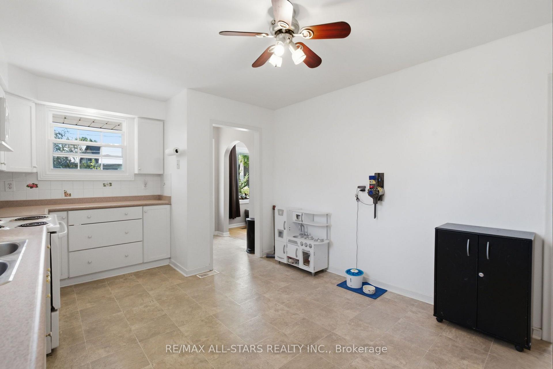 Photo 4 of 85 Reach Street, Uxbridge — HOMEH