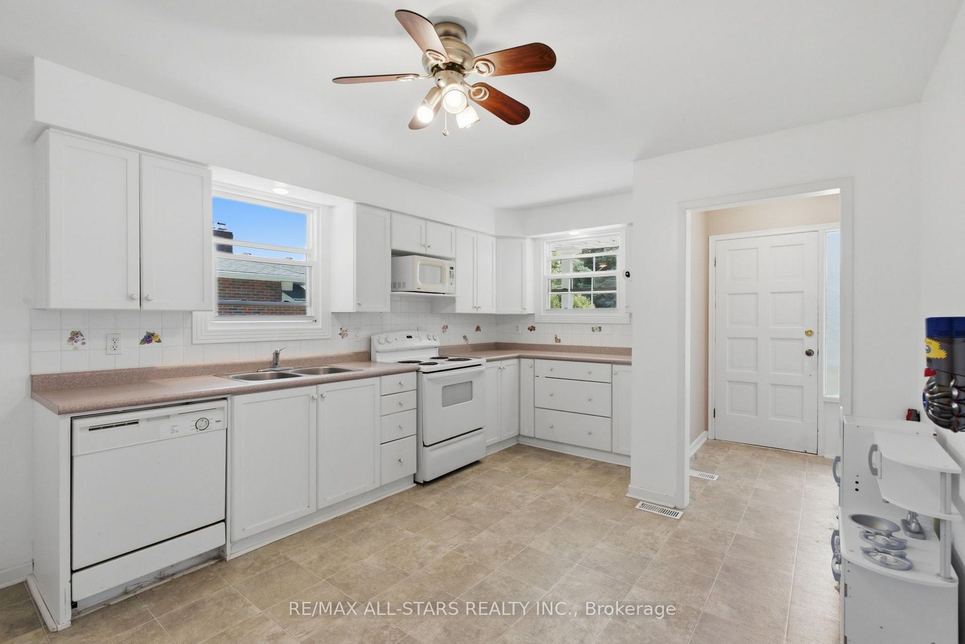 Photo 5 of 85 Reach Street, Uxbridge — HOMEH