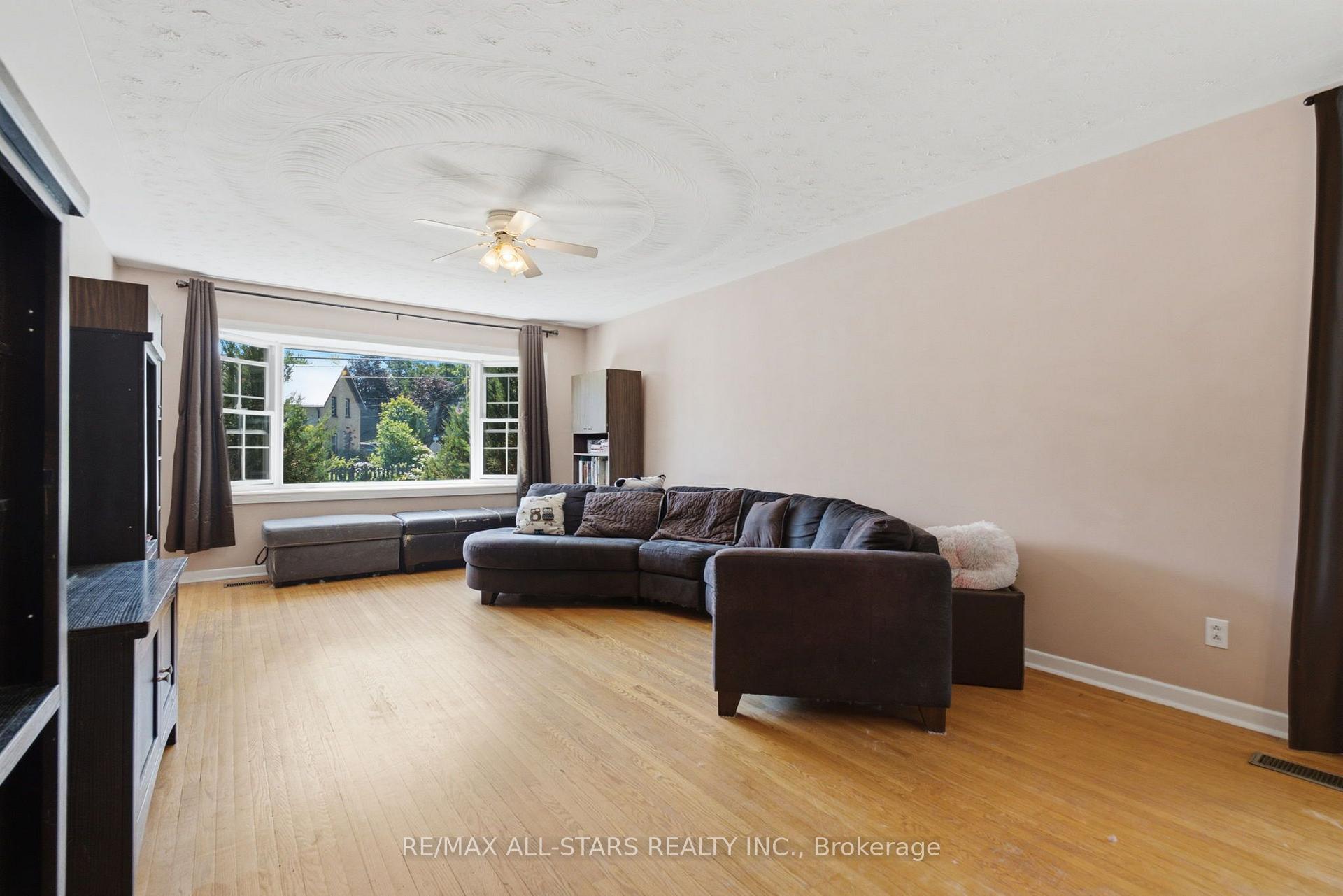 Photo 9 of 85 Reach Street, Uxbridge — HOMEH