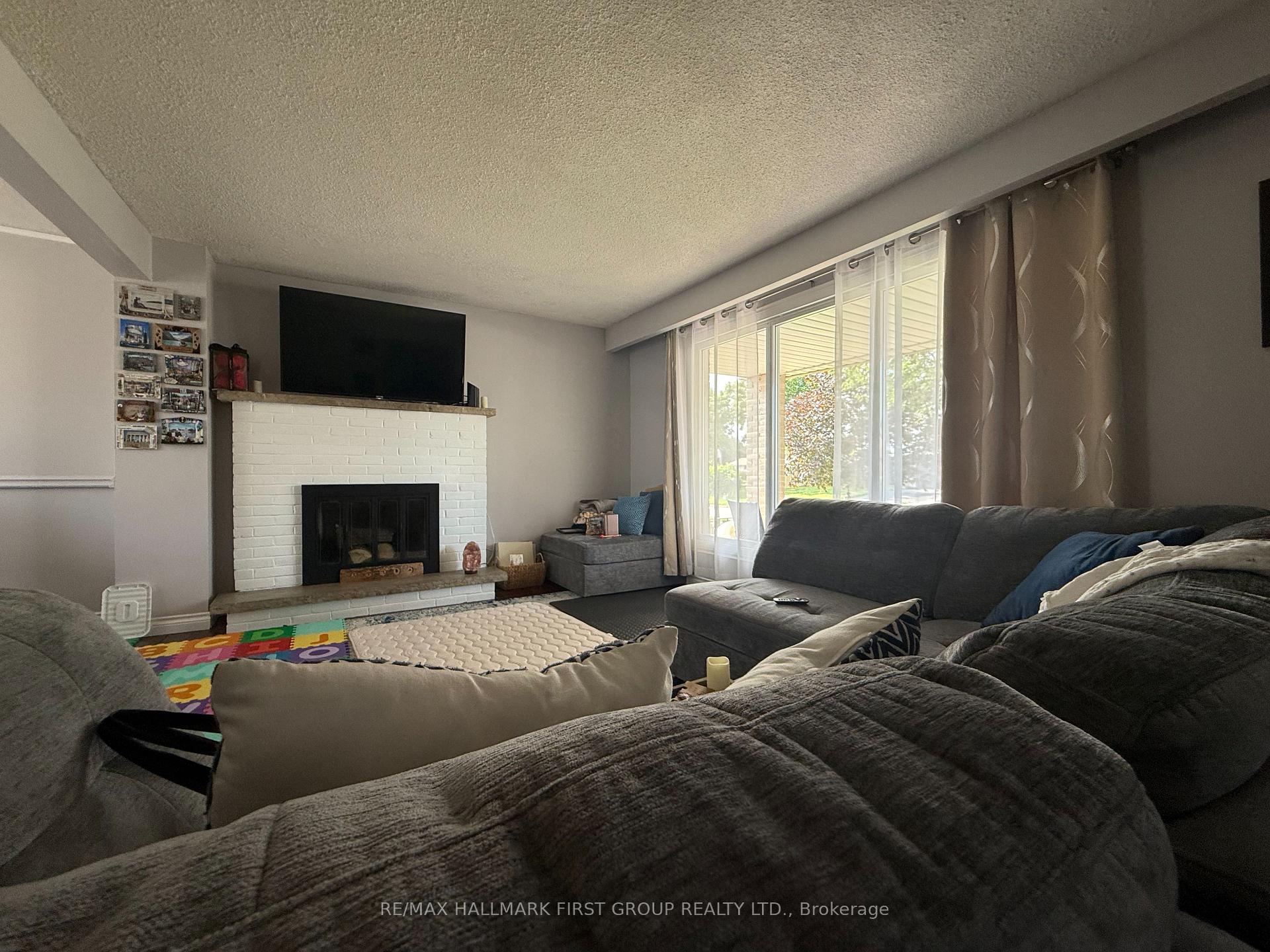 Photo 6 of 906 Cecylia Court, Pickering, West Shore — HOMEH