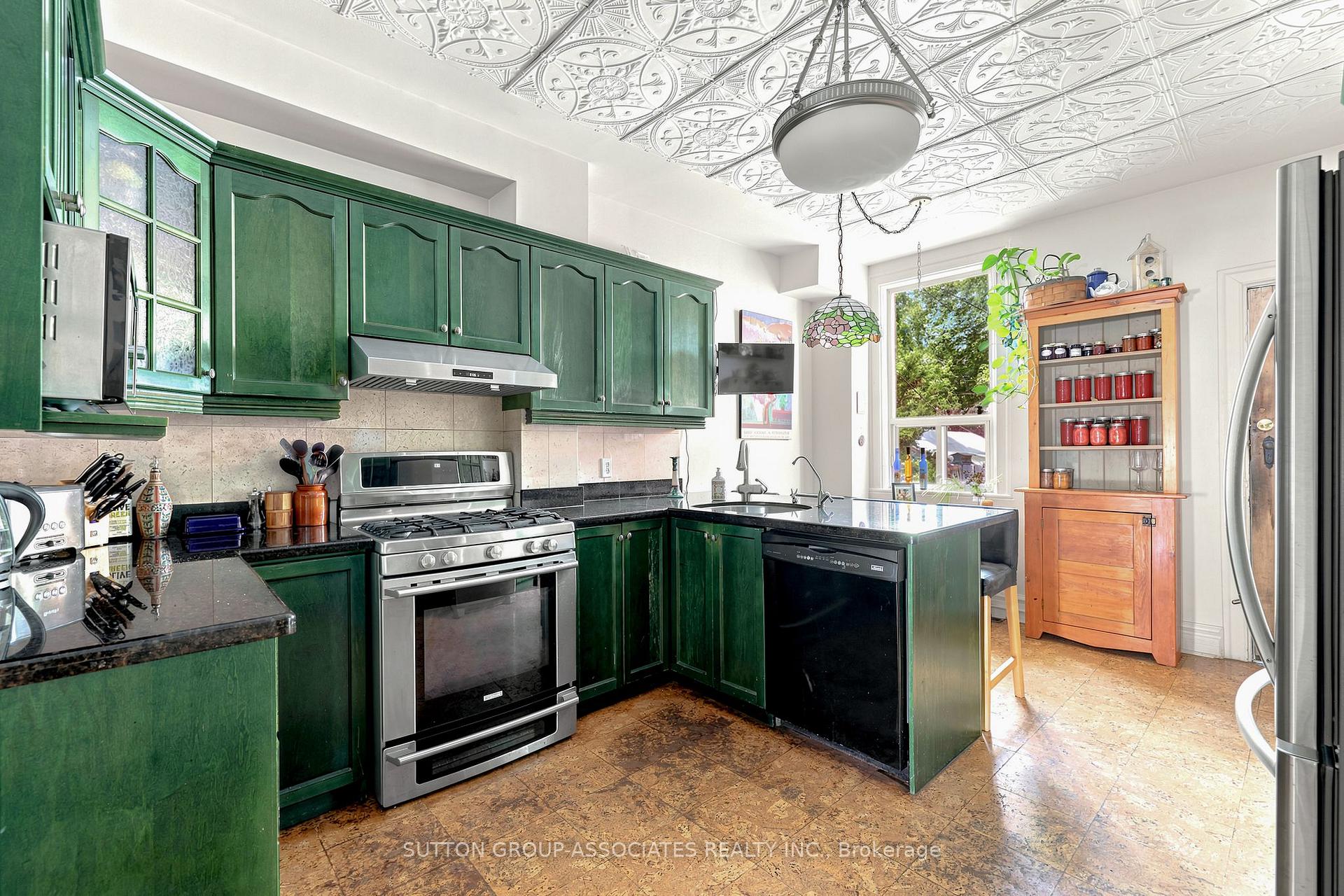 Photo 11 of 627 Euclid Avenue, Toronto, Palmerston-Little Italy — HOMEH