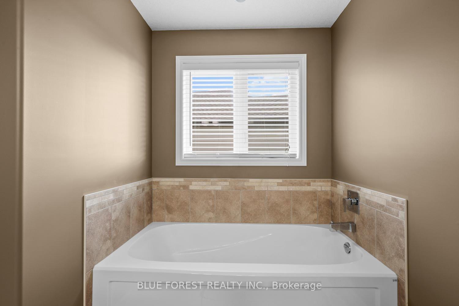 Photo 24 of 2687 Bateman Trail, London, South W — HOMEH