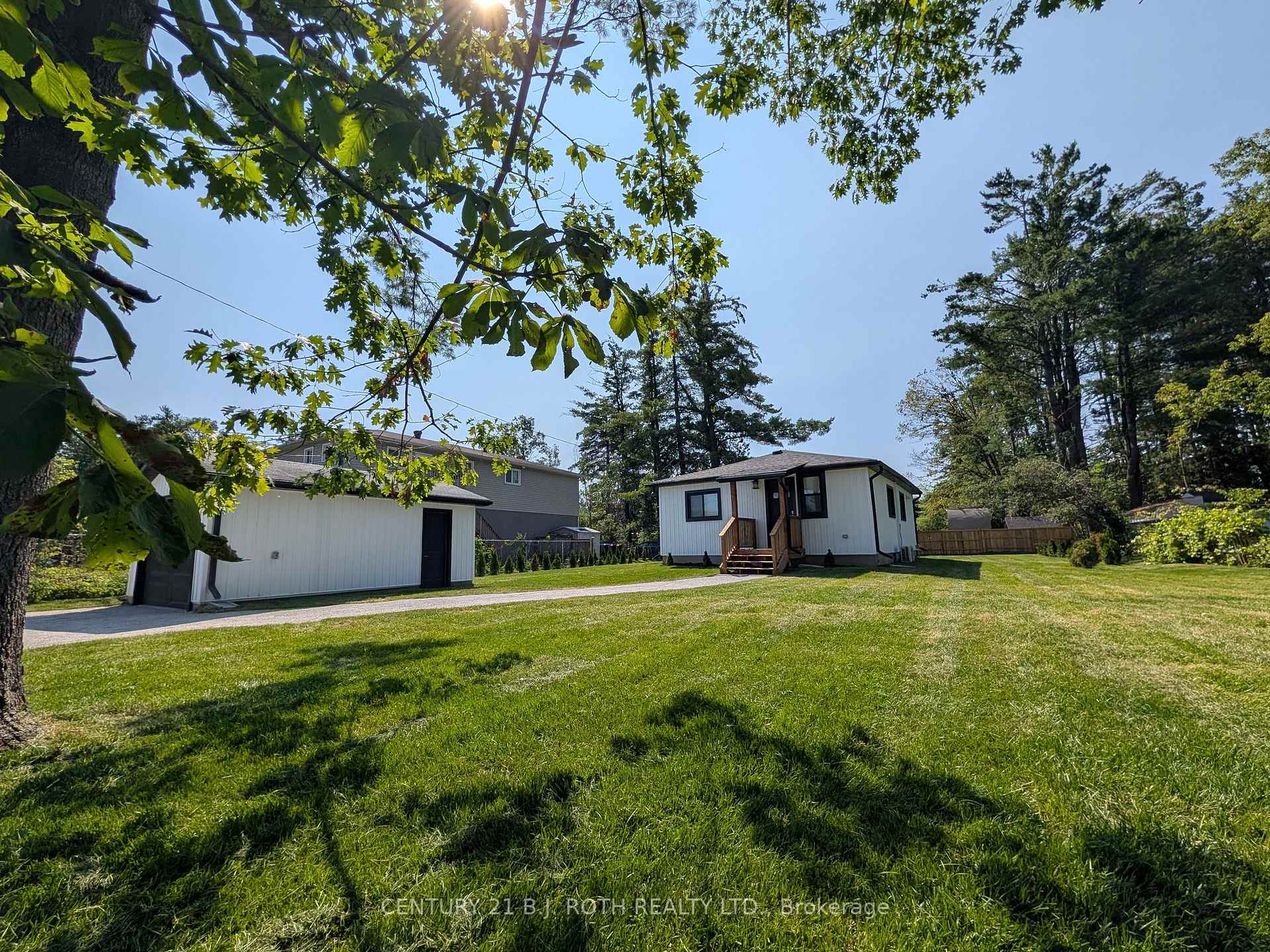 Photo 3 of 809 9TH Line, Innisfil, Alcona — HOMEH