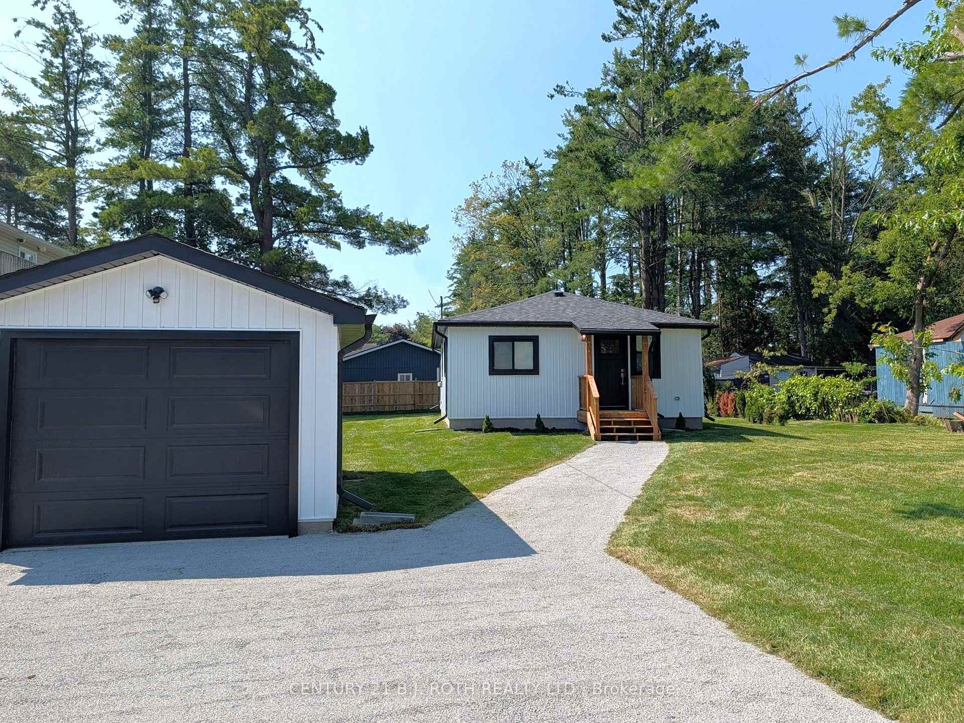 Photo 1 of 809 9TH Line, Innisfil, Alcona — HOMEH