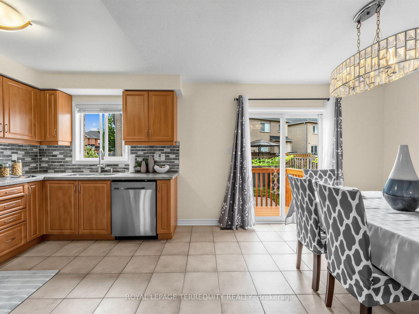 Photo 12 of 83 Tianalee Crescent, Brampton, Fletcher's Meadow — HOMEH