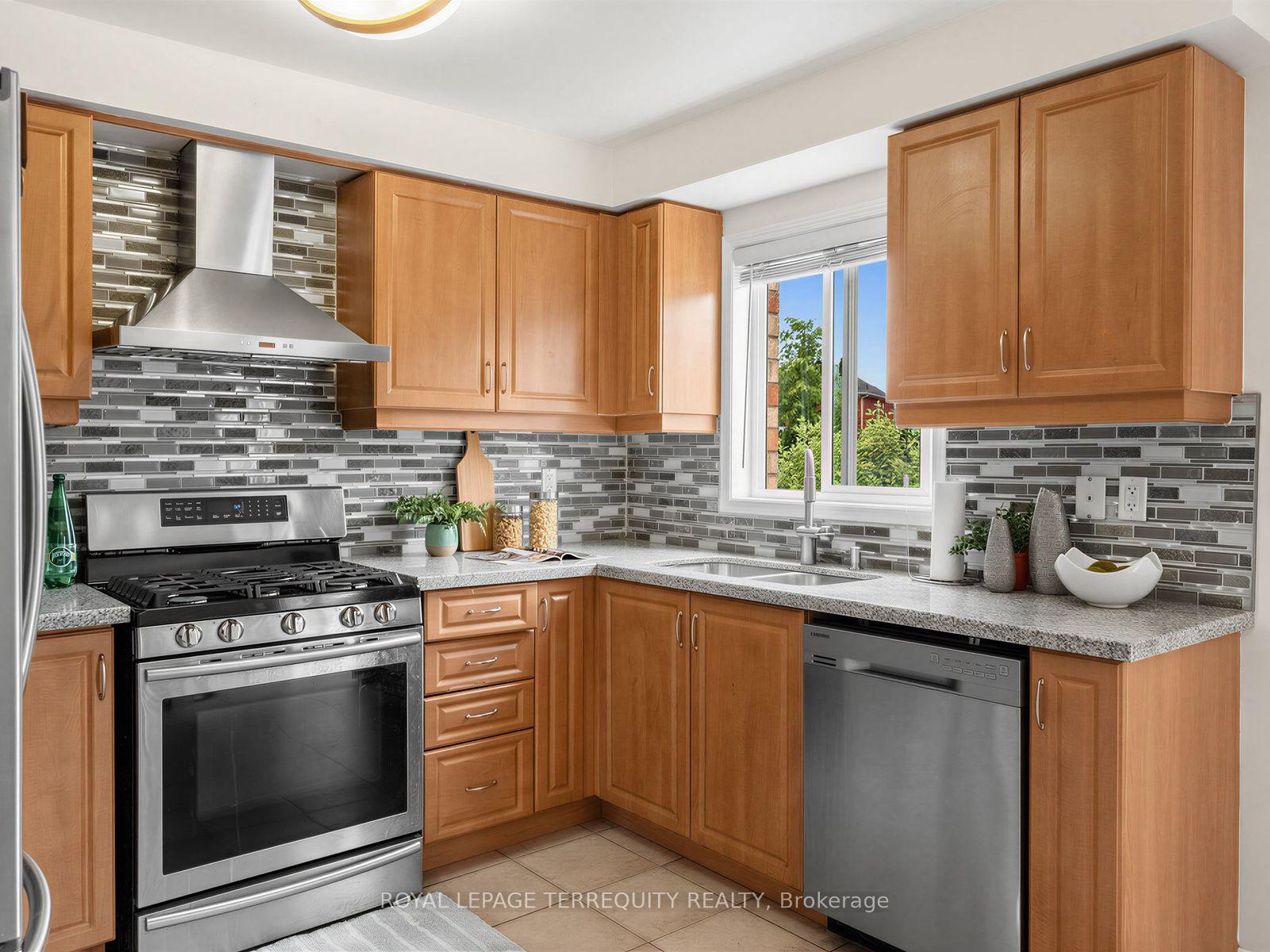 Photo 13 of 83 Tianalee Crescent, Brampton, Fletcher's Meadow — HOMEH
