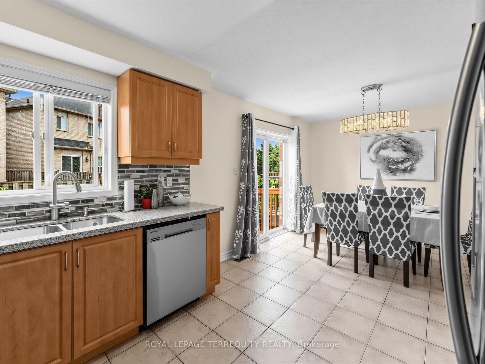 Photo 15 of 83 Tianalee Crescent, Brampton, Fletcher's Meadow — HOMEH