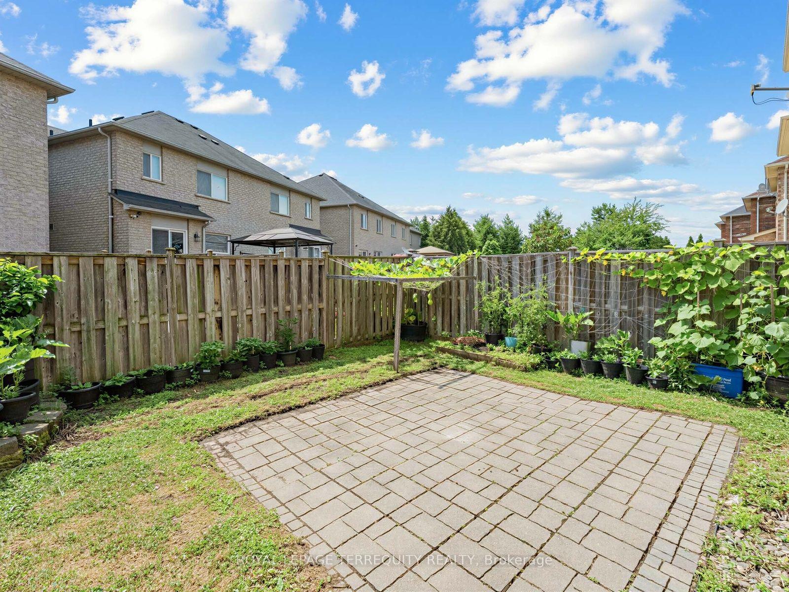 Photo 33 of 83 Tianalee Crescent, Brampton, Fletcher's Meadow — HOMEH