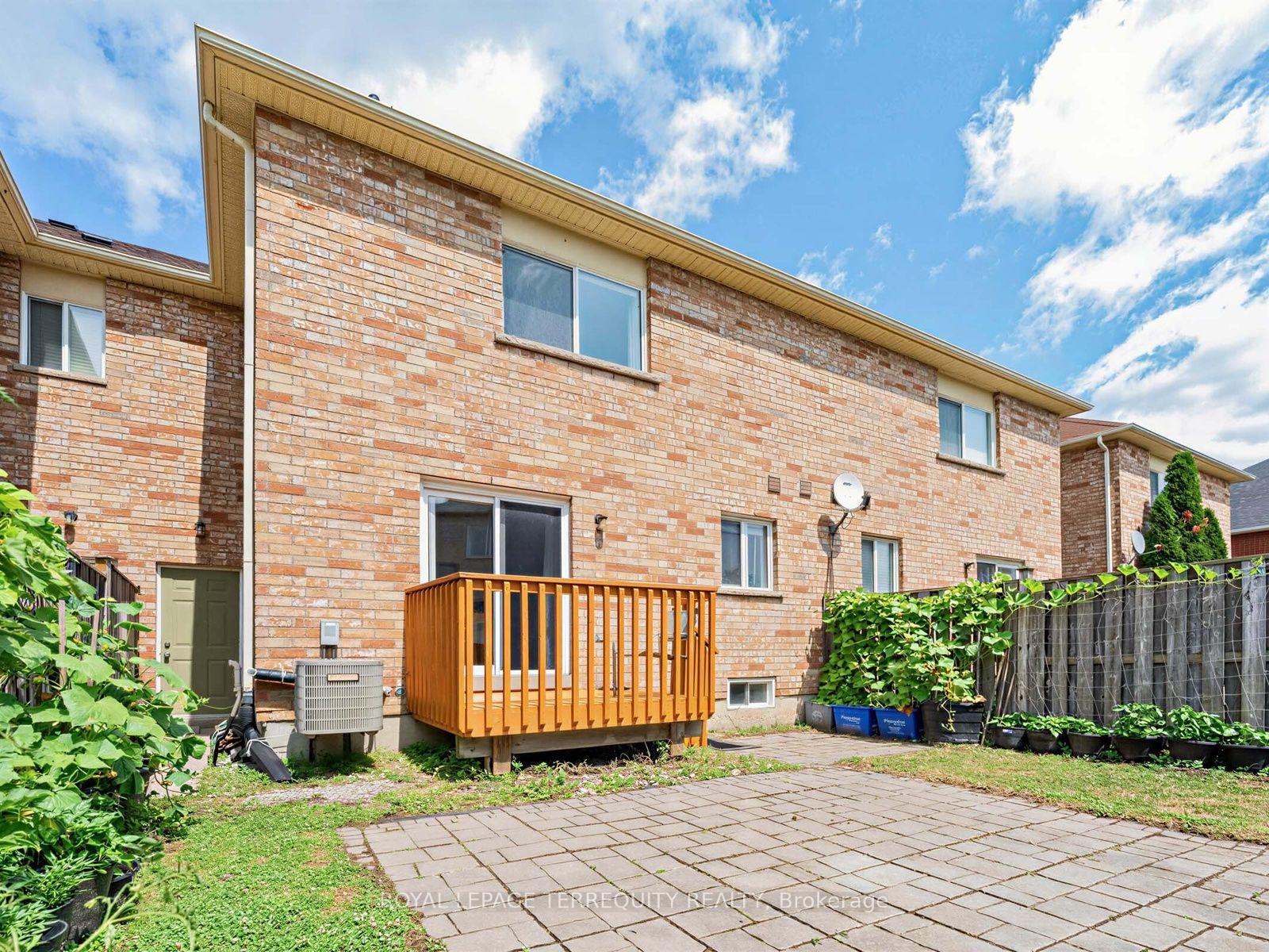 Photo 35 of 83 Tianalee Crescent, Brampton, Fletcher's Meadow — HOMEH