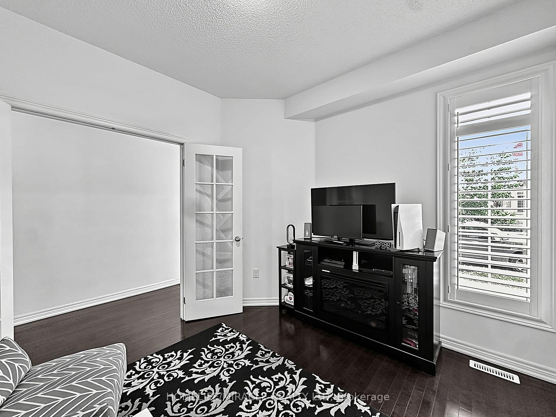 Photo 4 of 6 Divinity Circle, Brampton, Northwest Brampton — HOMEH