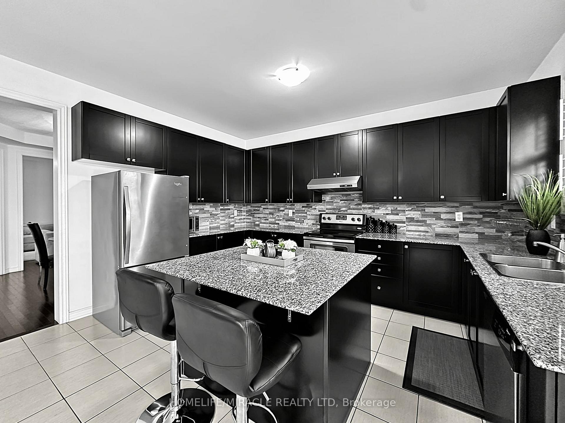 Photo 9 of 6 Divinity Circle, Brampton, Northwest Brampton — HOMEH