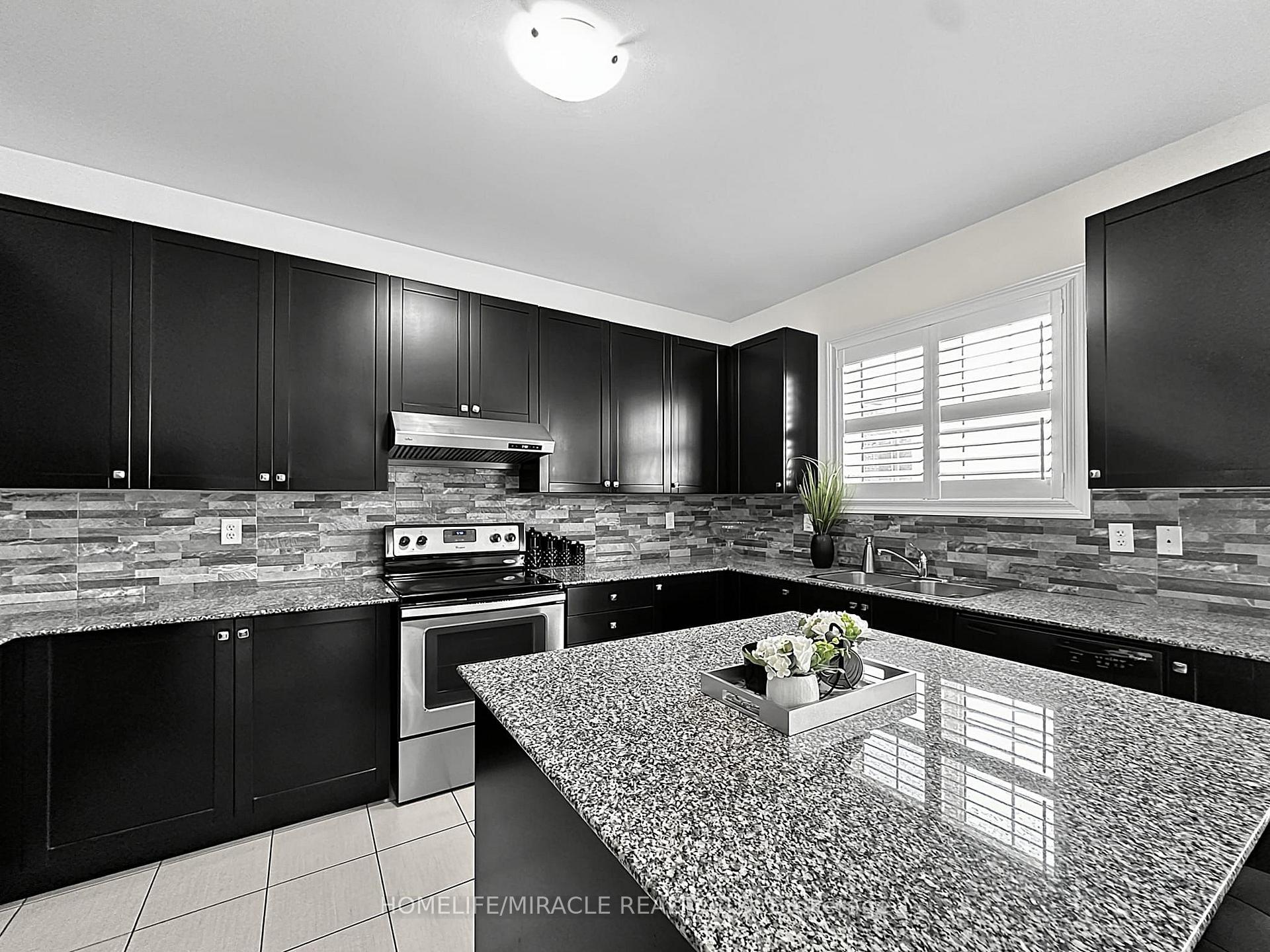 Photo 10 of 6 Divinity Circle, Brampton, Northwest Brampton — HOMEH