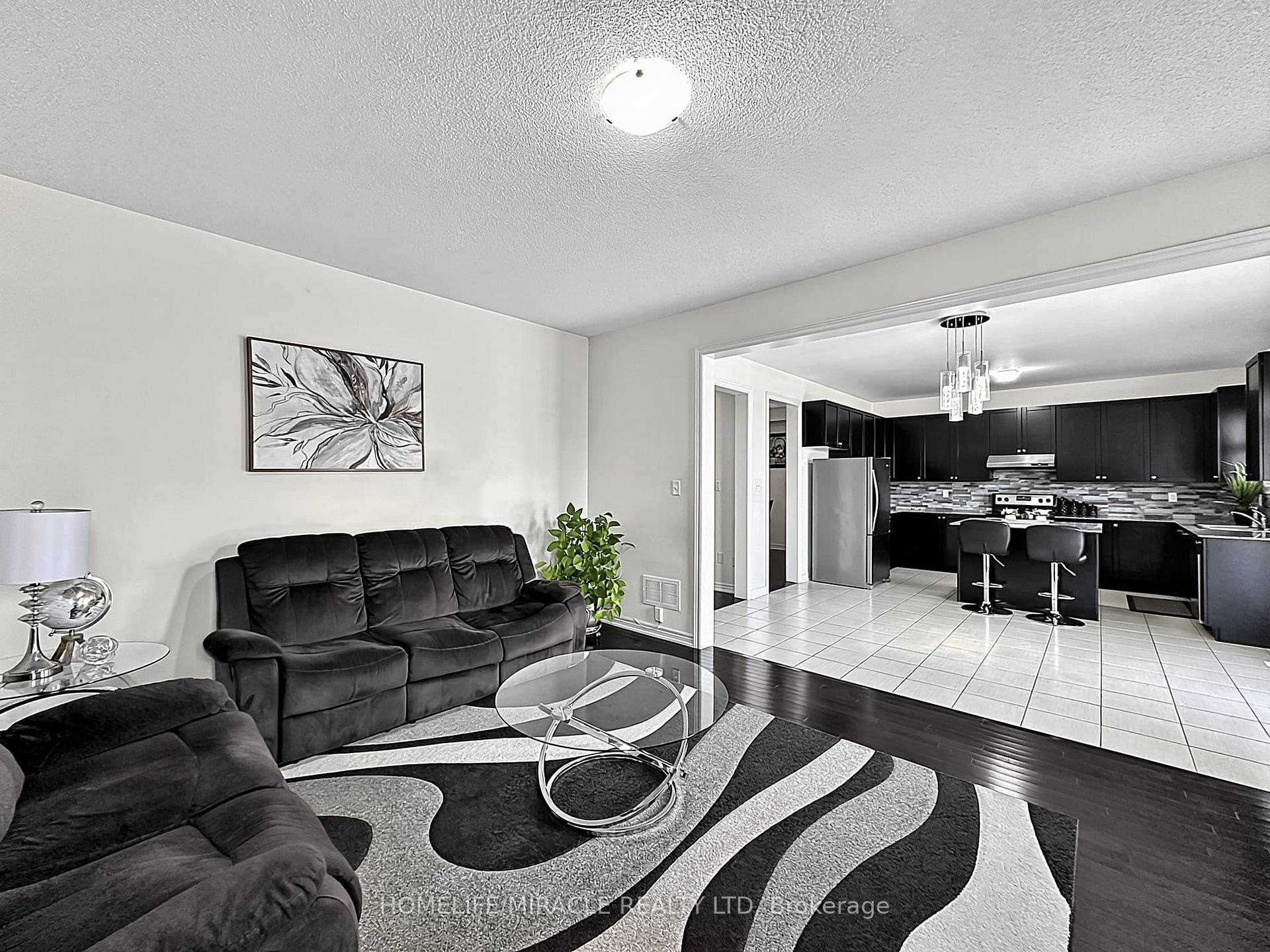 Photo 11 of 6 Divinity Circle, Brampton, Northwest Brampton — HOMEH