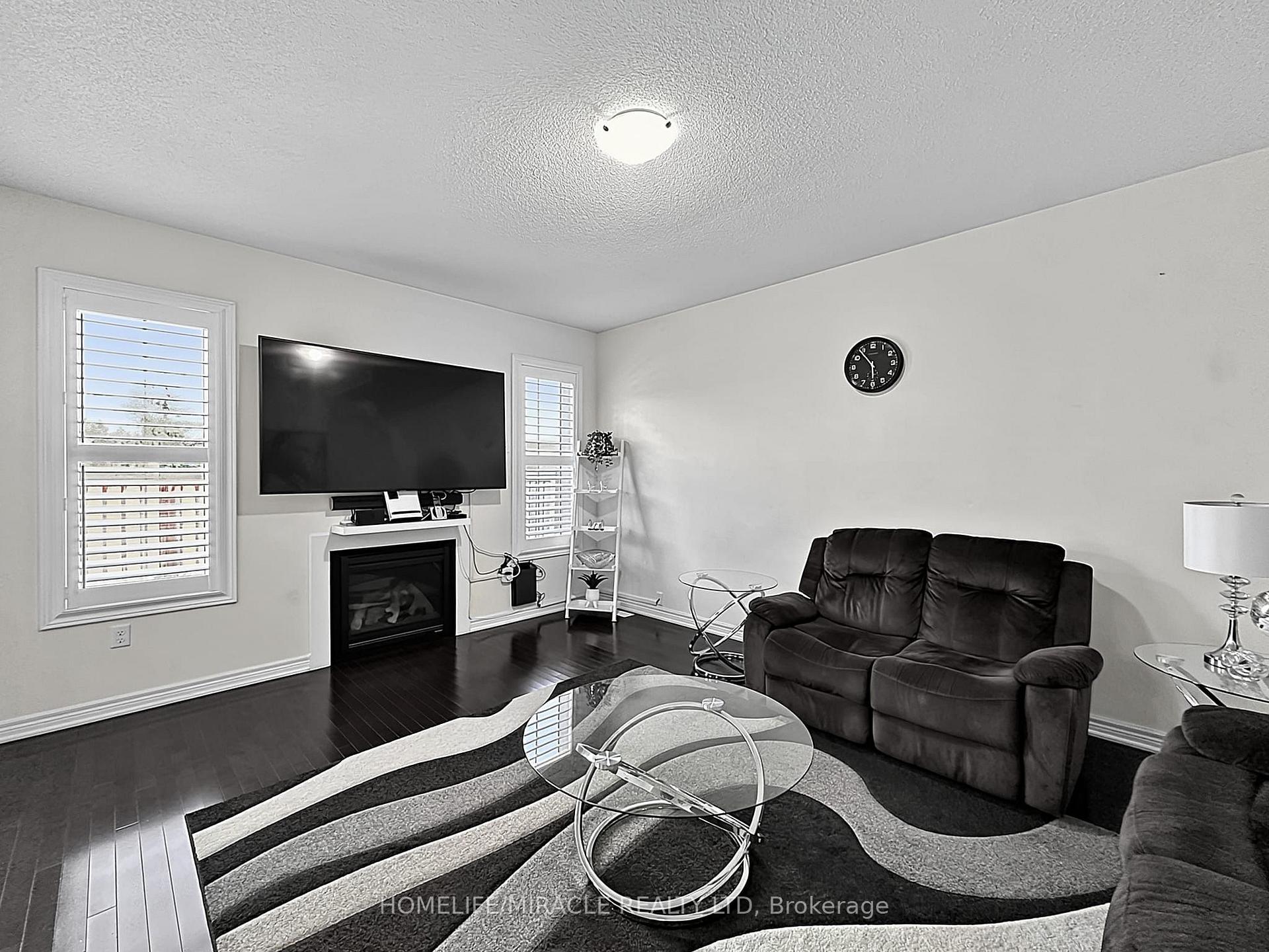Photo 12 of 6 Divinity Circle, Brampton, Northwest Brampton — HOMEH