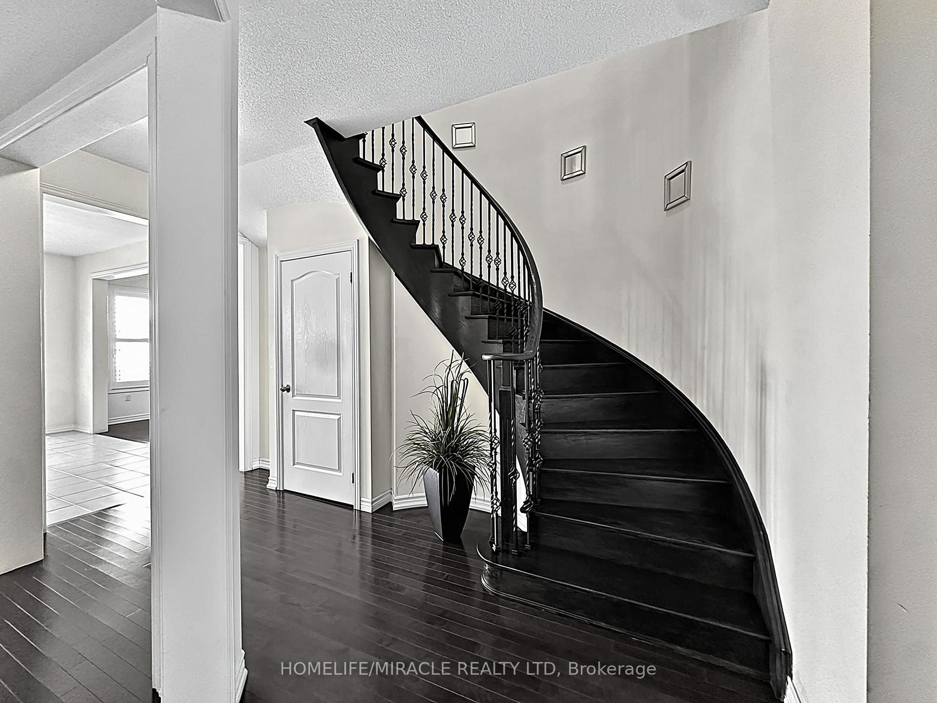 Photo 14 of 6 Divinity Circle, Brampton, Northwest Brampton — HOMEH