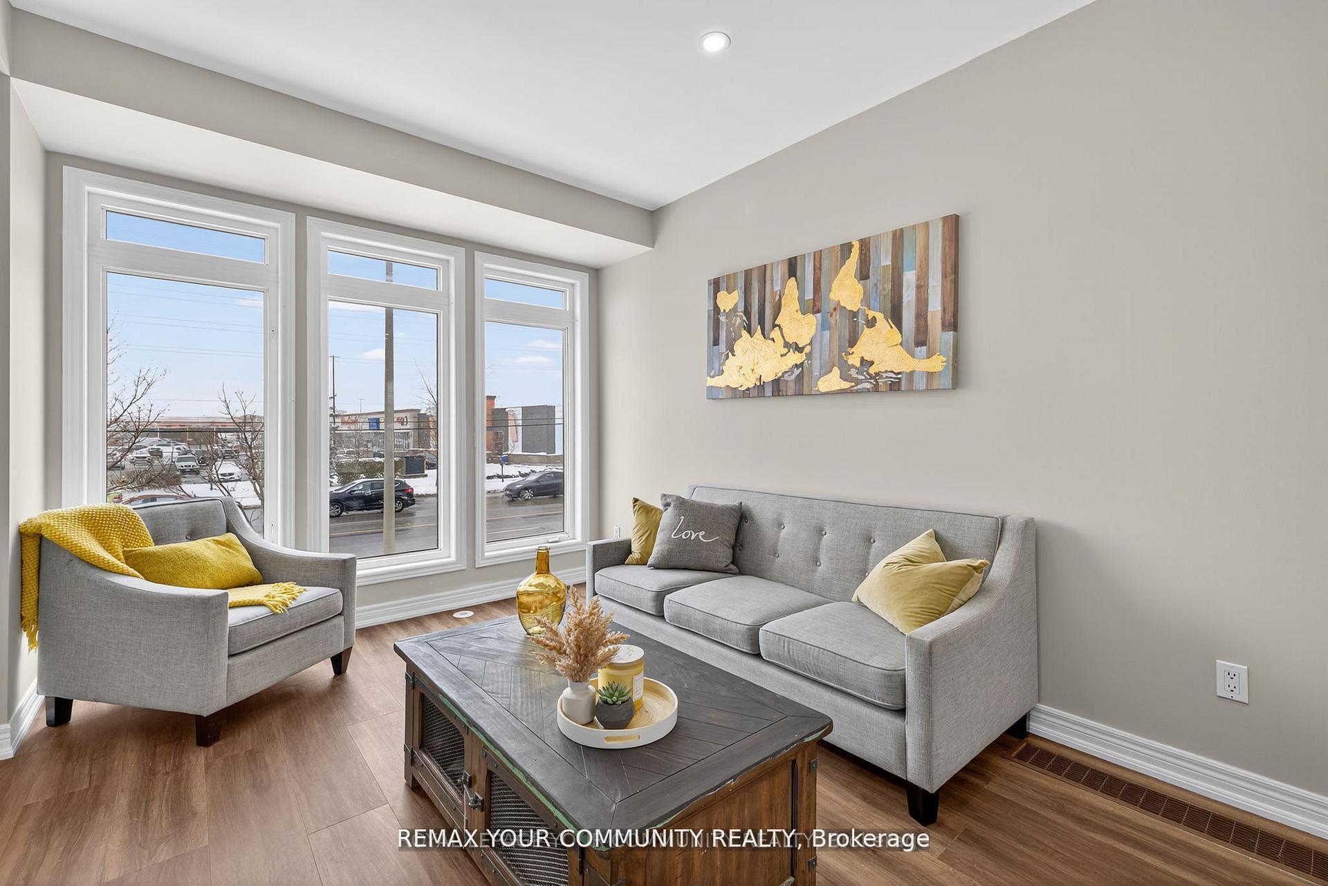 Photo 4 of 193 Zokol Drive, Aurora, Bayview Northeast — HOMEH