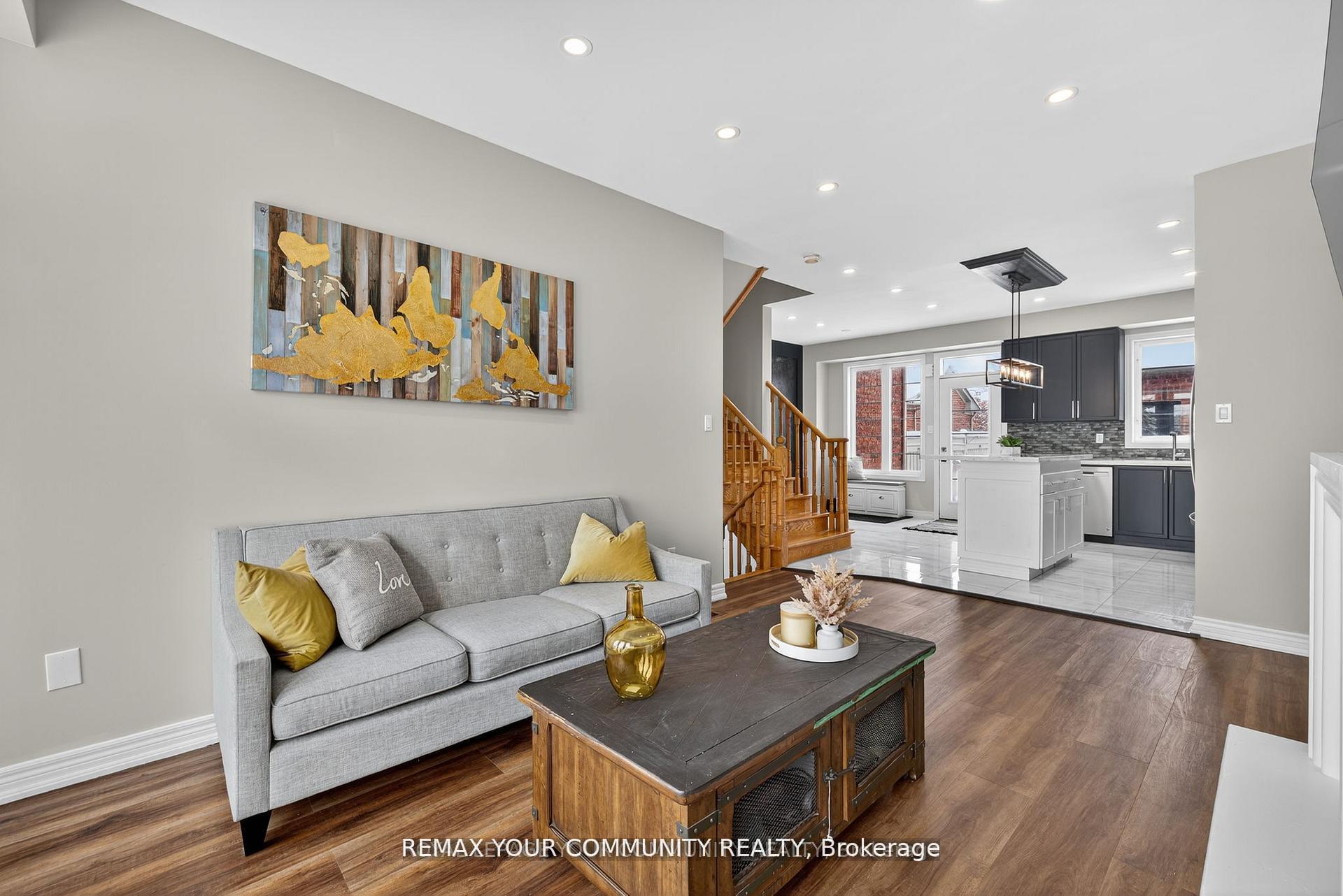 Photo 5 of 193 Zokol Drive, Aurora, Bayview Northeast — HOMEH