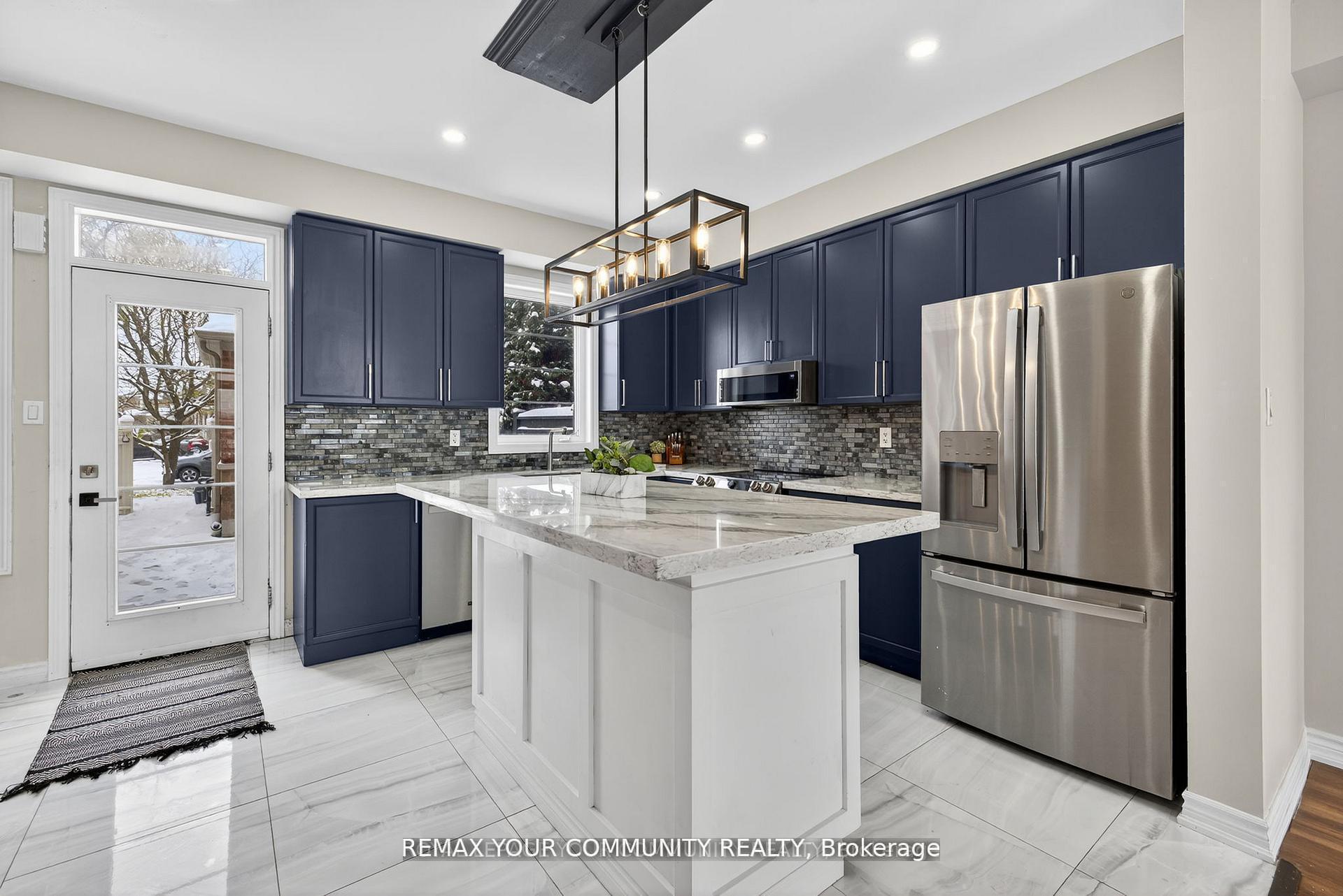 Photo 8 of 193 Zokol Drive, Aurora, Bayview Northeast — HOMEH