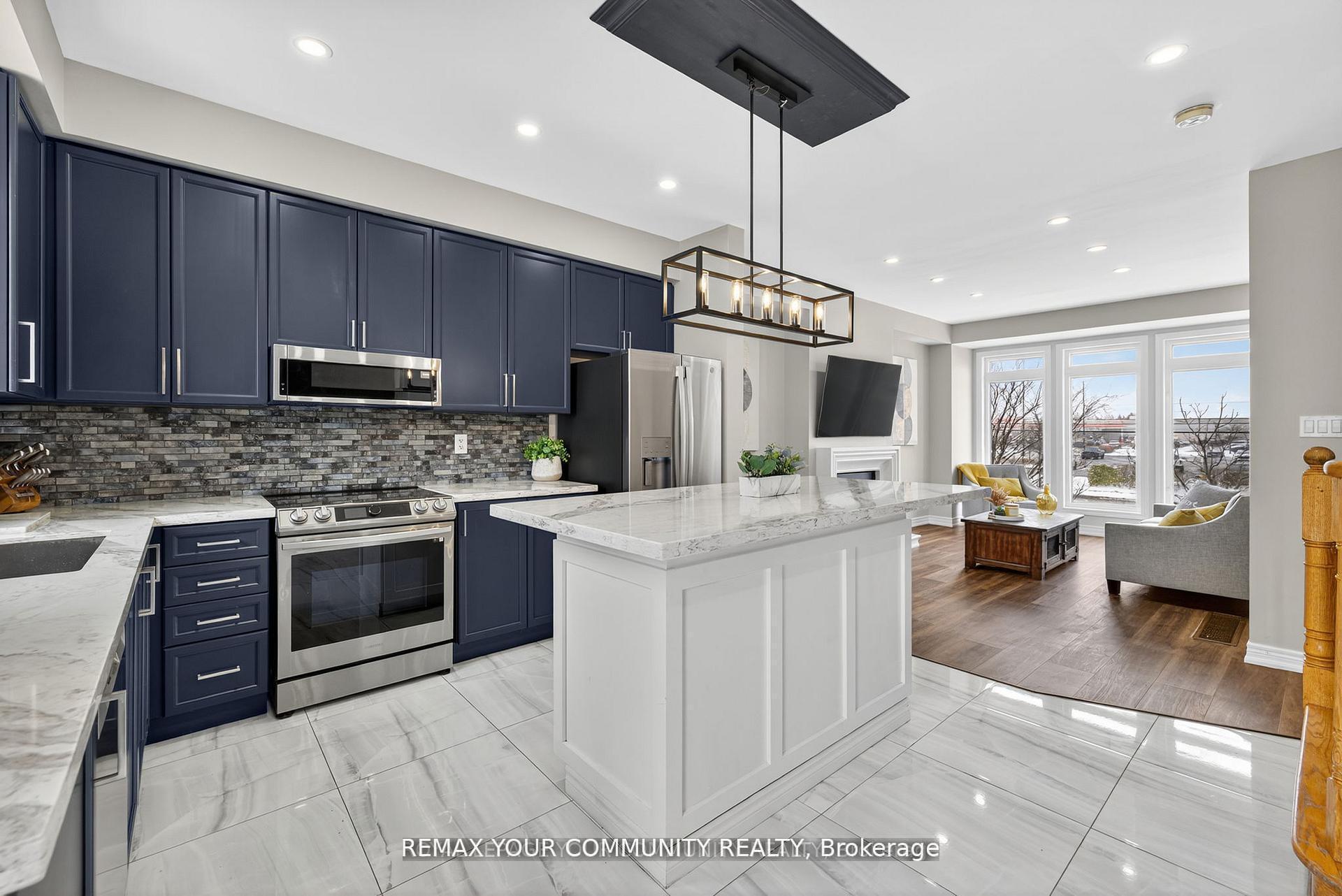 Photo 9 of 193 Zokol Drive, Aurora, Bayview Northeast — HOMEH