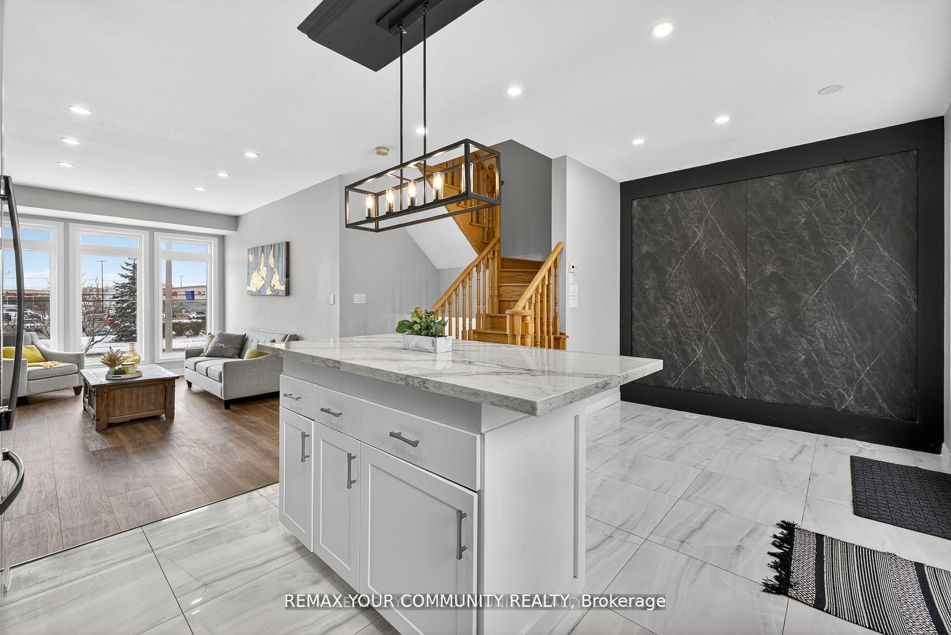Photo 10 of 193 Zokol Drive, Aurora, Bayview Northeast — HOMEH