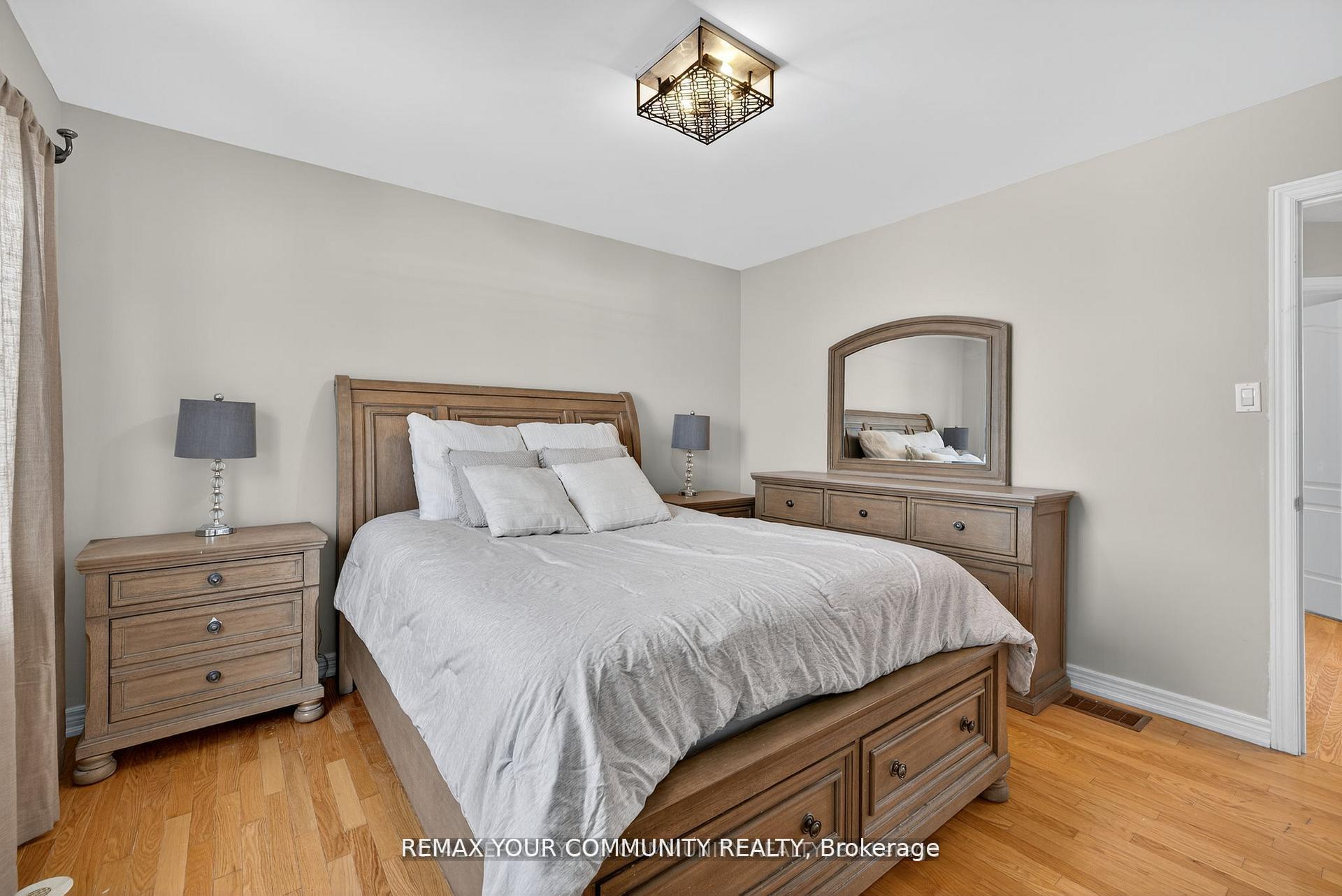 Photo 12 of 193 Zokol Drive, Aurora, Bayview Northeast — HOMEH