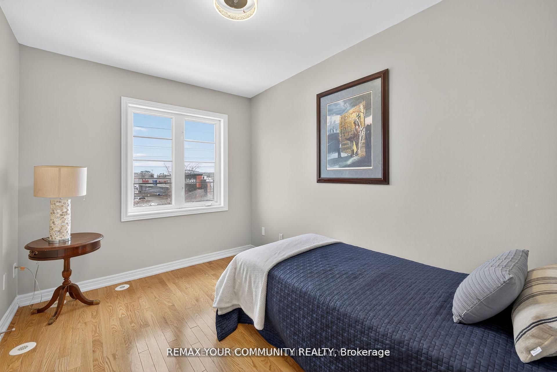 Photo 13 of 193 Zokol Drive, Aurora, Bayview Northeast — HOMEH