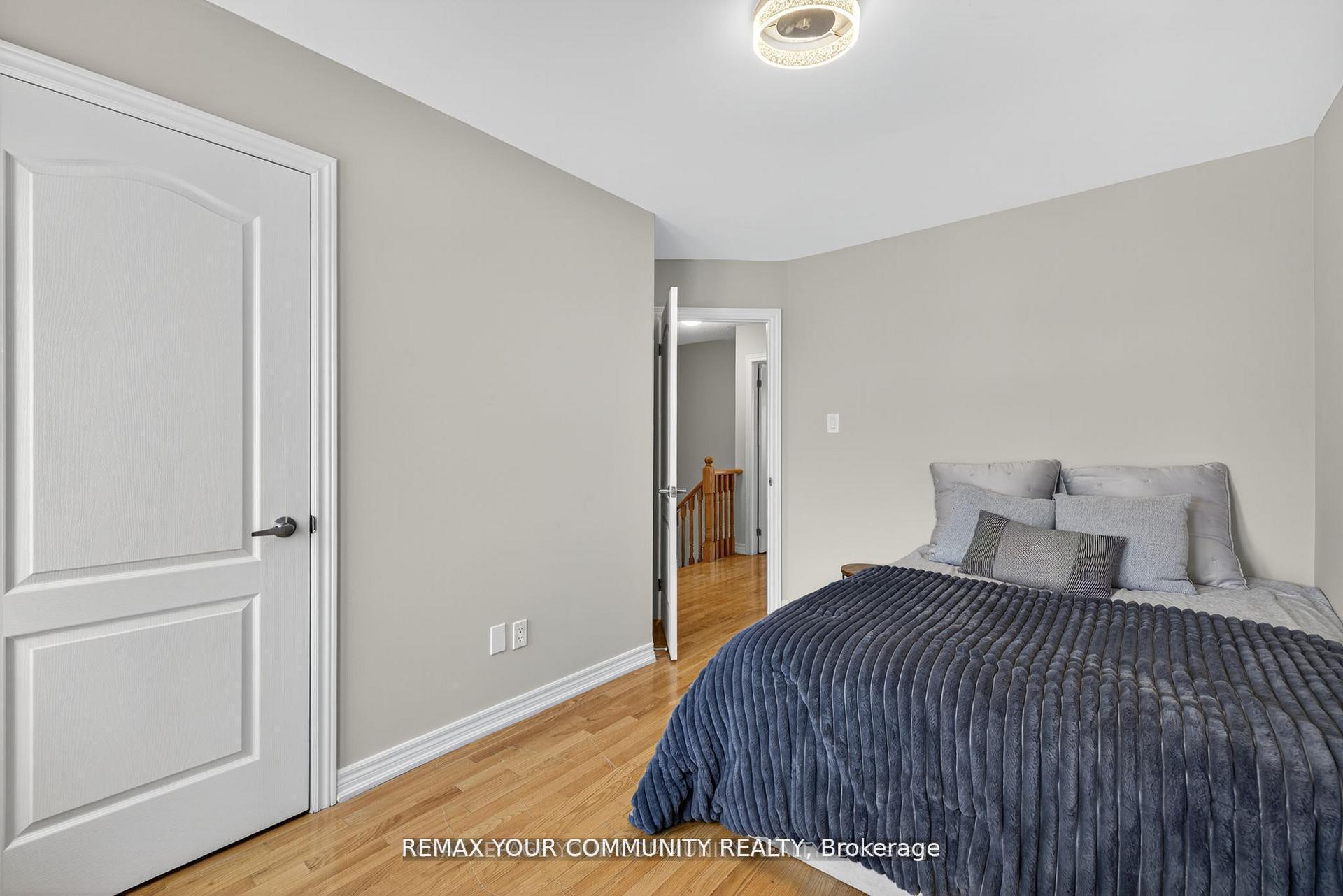 Photo 15 of 193 Zokol Drive, Aurora, Bayview Northeast — HOMEH