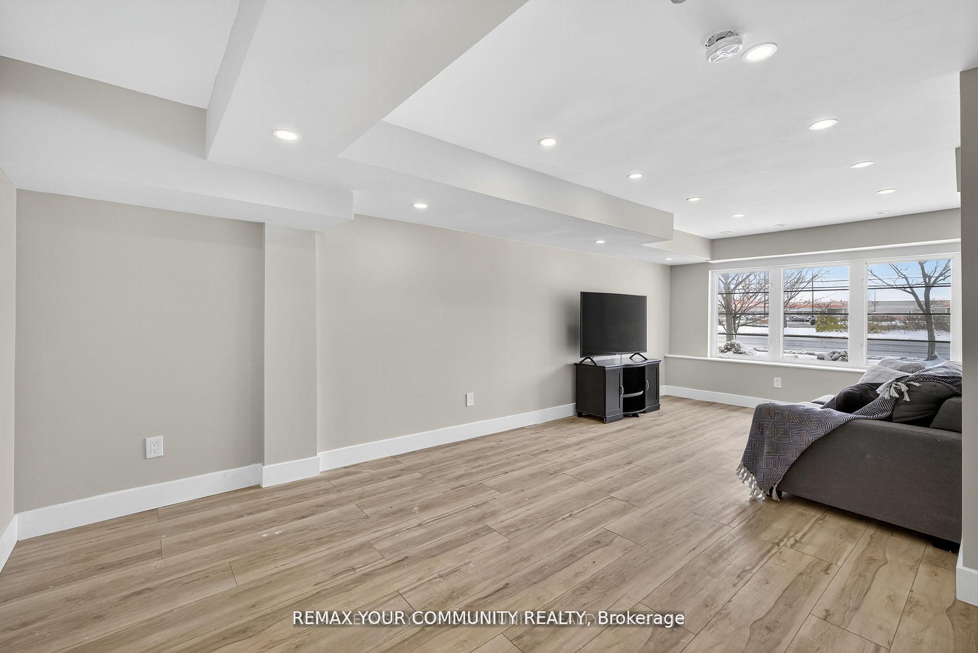 Photo 16 of 193 Zokol Drive, Aurora, Bayview Northeast — HOMEH
