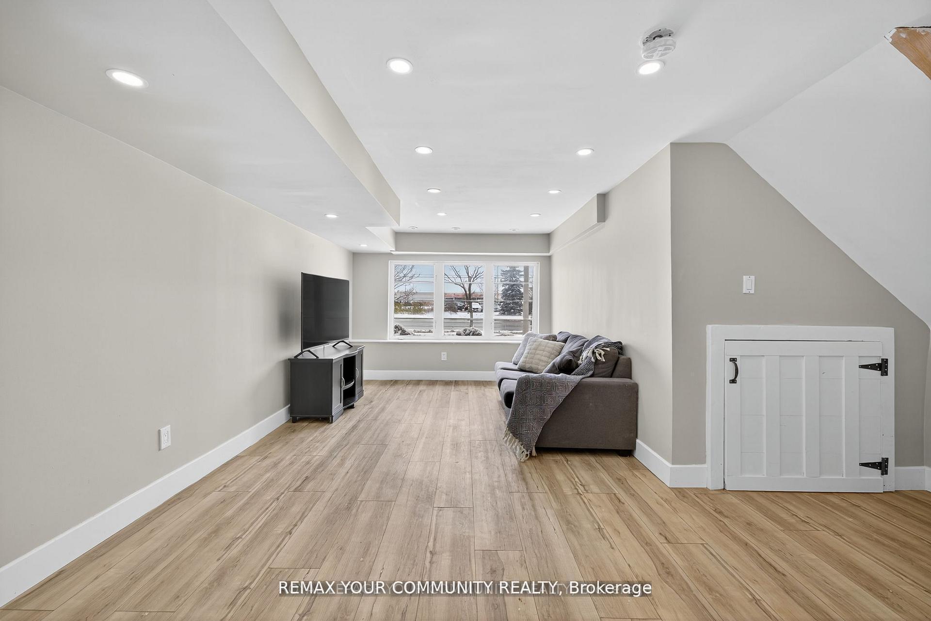 Photo 17 of 193 Zokol Drive, Aurora, Bayview Northeast — HOMEH