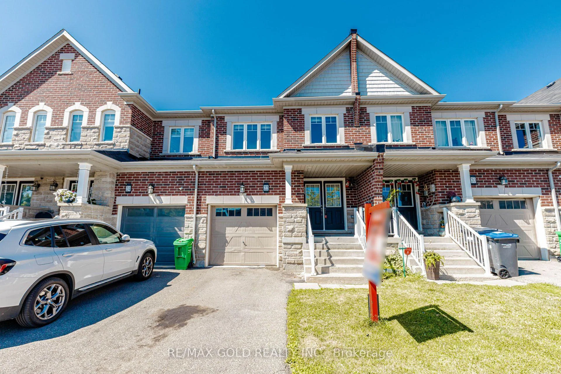 Photo 5 of 22 clinton Street, Brampton, Northwest Brampton — HOMEH