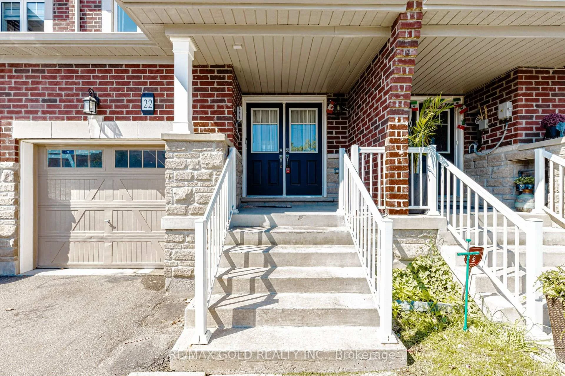 Photo 7 of 22 clinton Street, Brampton, Northwest Brampton — HOMEH