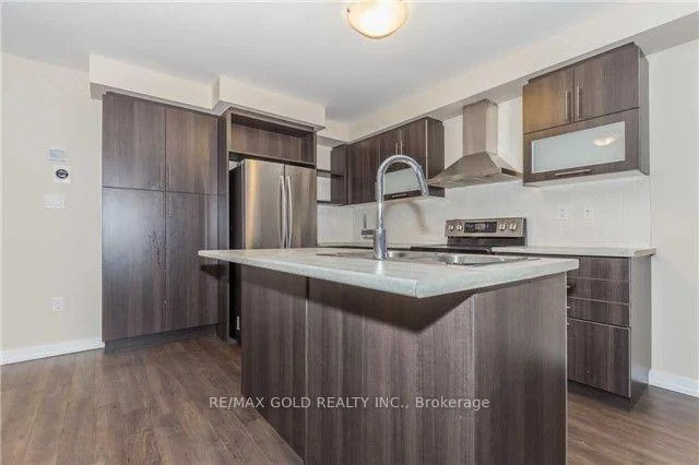 Photo 10 of 22 clinton Street, Brampton, Northwest Brampton — HOMEH