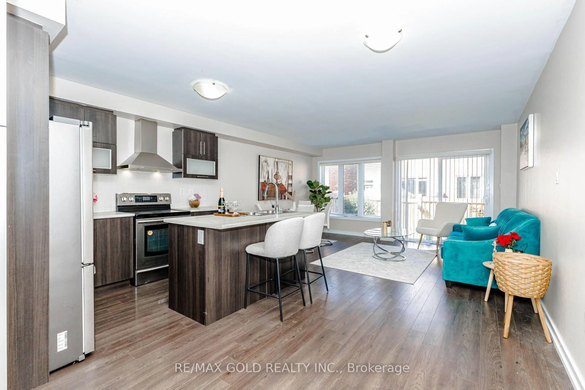 Photo 11 of 22 clinton Street, Brampton, Northwest Brampton — HOMEH