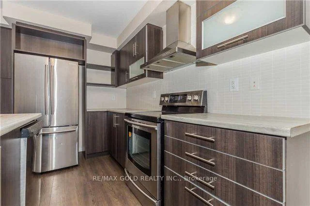 Photo 12 of 22 clinton Street, Brampton, Northwest Brampton — HOMEH