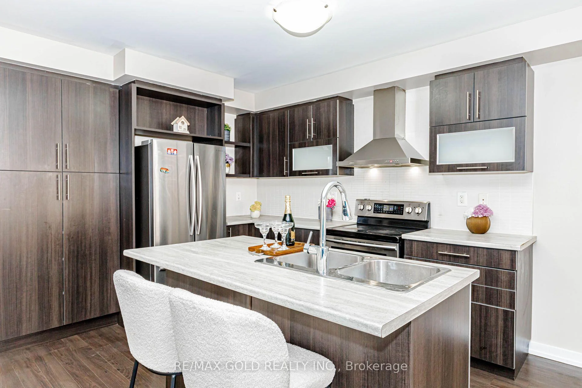 Photo 15 of 22 clinton Street, Brampton, Northwest Brampton — HOMEH