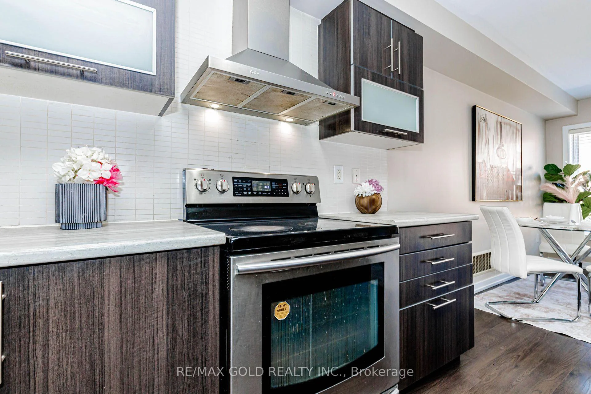 Photo 17 of 22 clinton Street, Brampton, Northwest Brampton — HOMEH