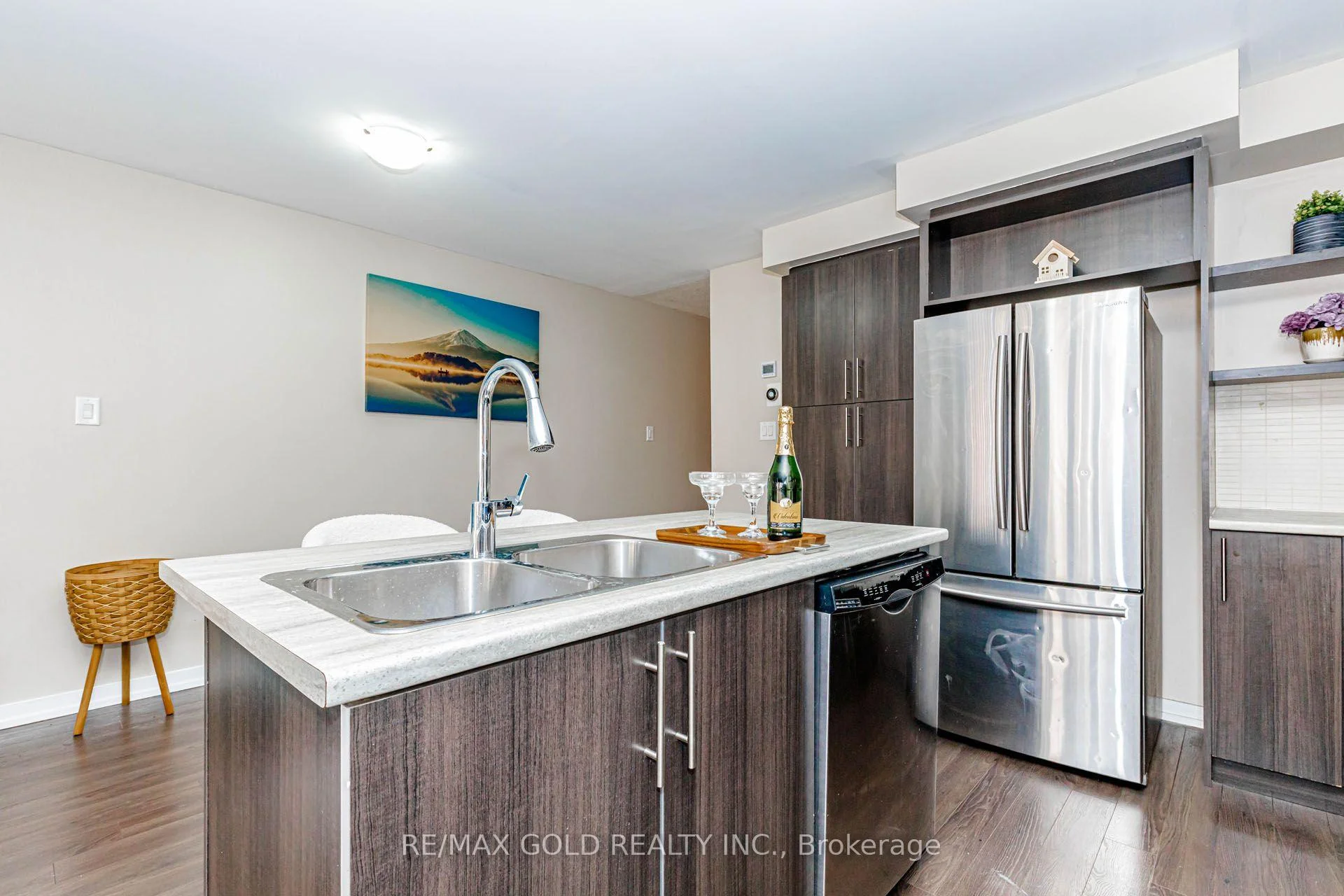 Photo 19 of 22 clinton Street, Brampton, Northwest Brampton — HOMEH