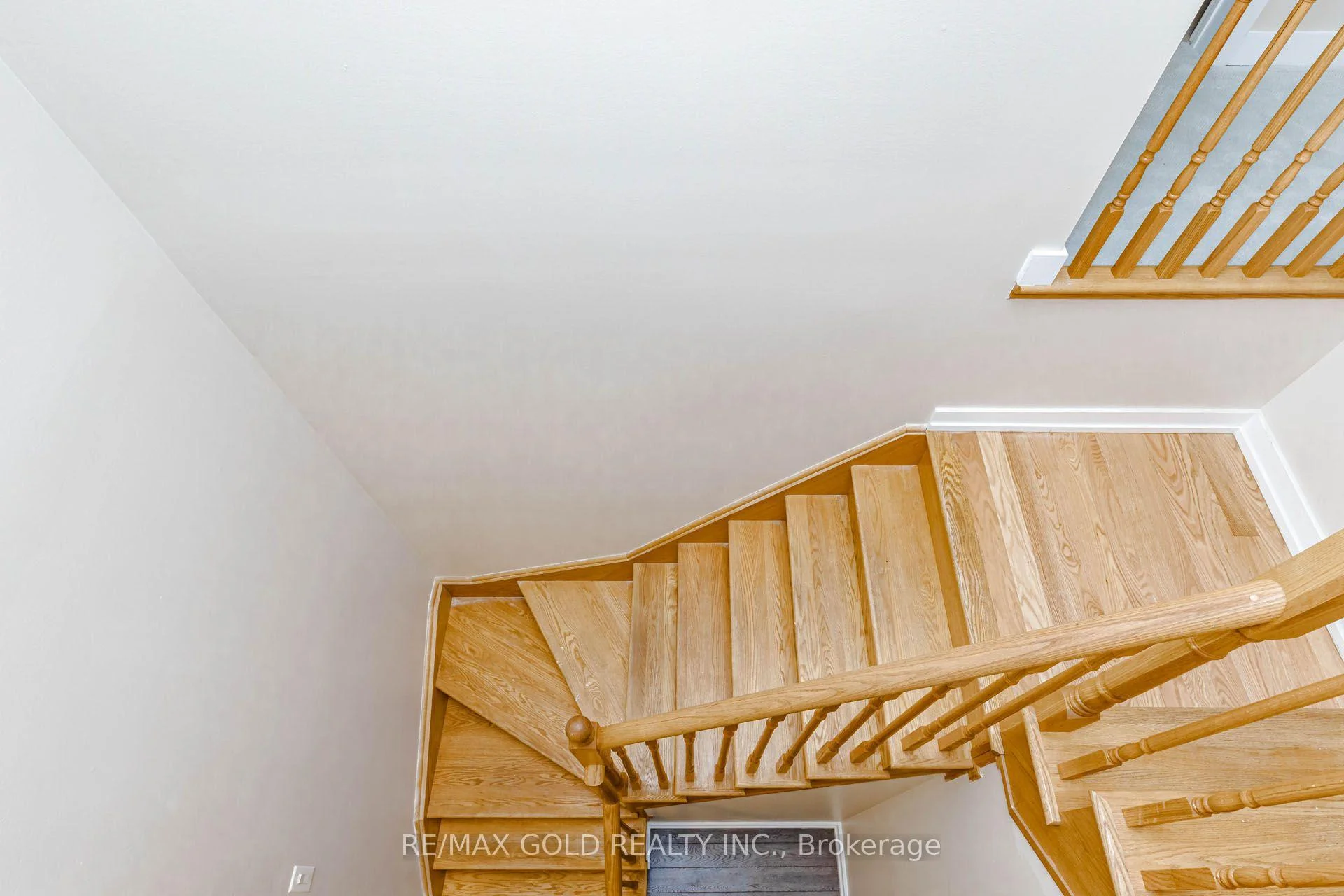 Photo 35 of 22 clinton Street, Brampton, Northwest Brampton — HOMEH