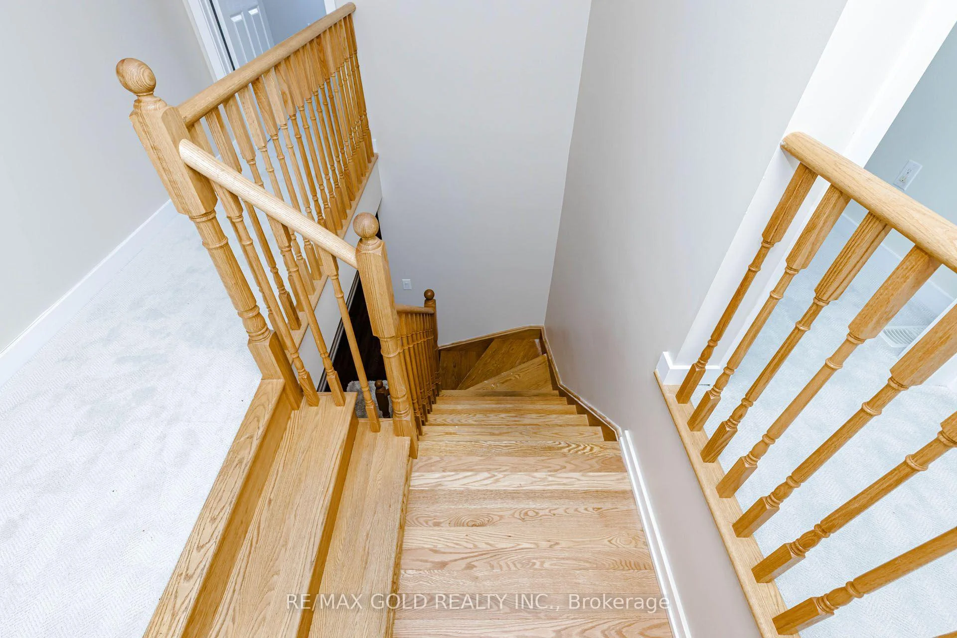 Photo 37 of 22 clinton Street, Brampton, Northwest Brampton — HOMEH