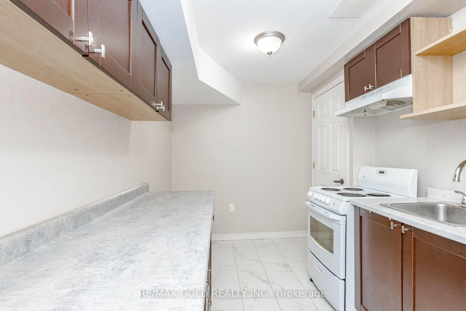 Photo 42 of 22 clinton Street, Brampton, Northwest Brampton — HOMEH