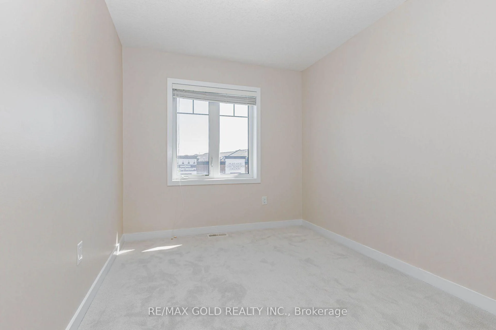 Photo 43 of 22 clinton Street, Brampton, Northwest Brampton — HOMEH