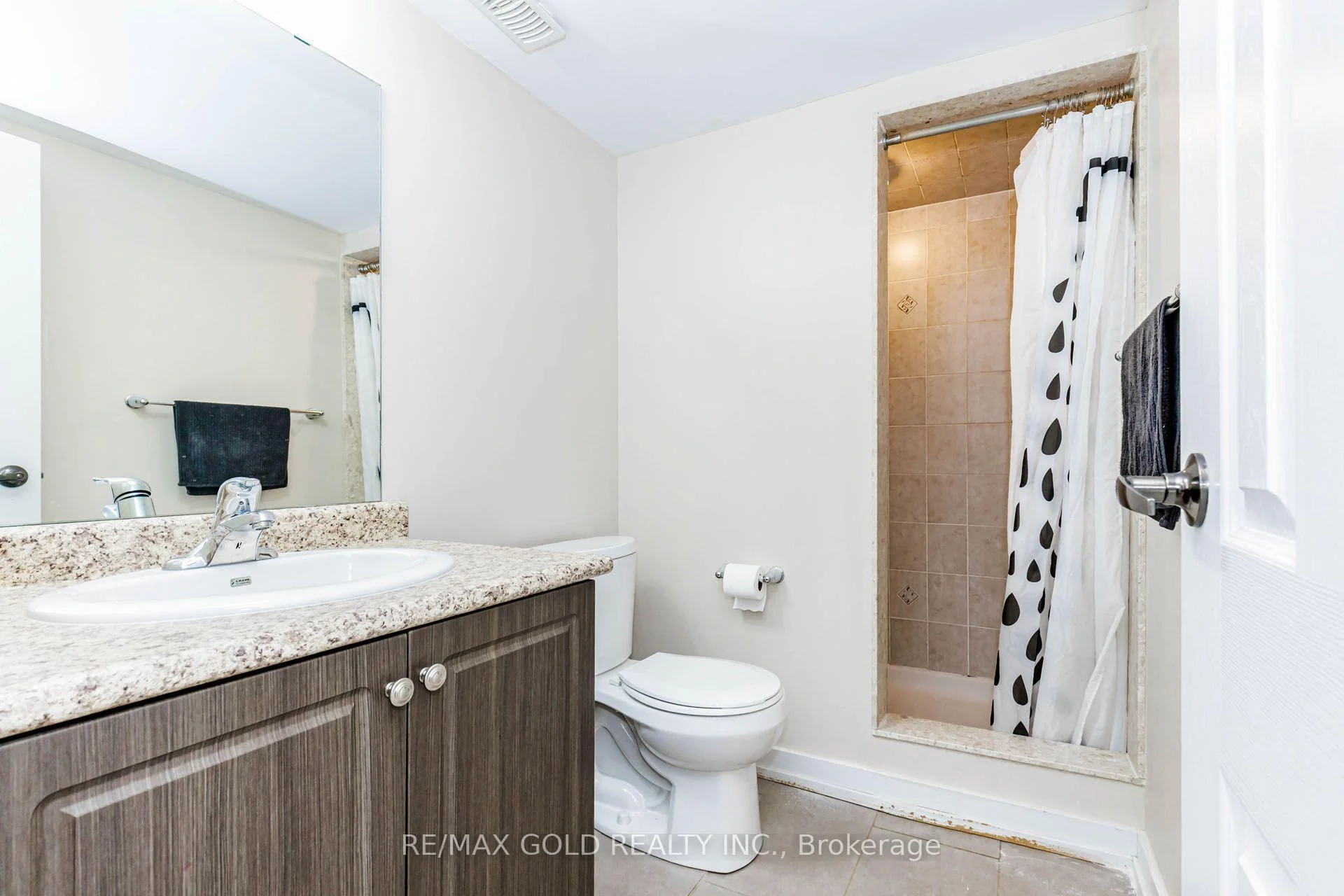 Photo 48 of 22 clinton Street, Brampton, Northwest Brampton — HOMEH