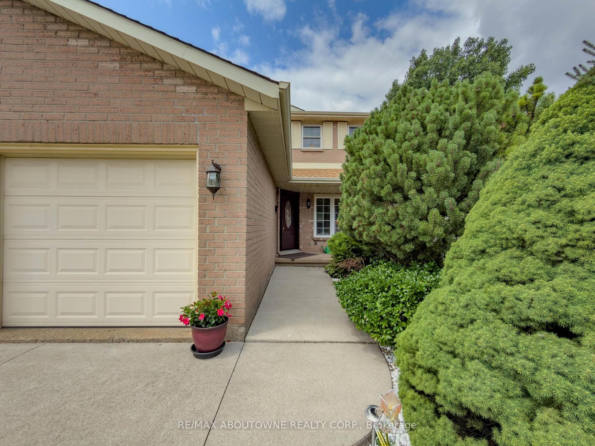 Photo 3 of 1018 Upper Sherman Avenue, Hamilton, Thorner — HOMEH