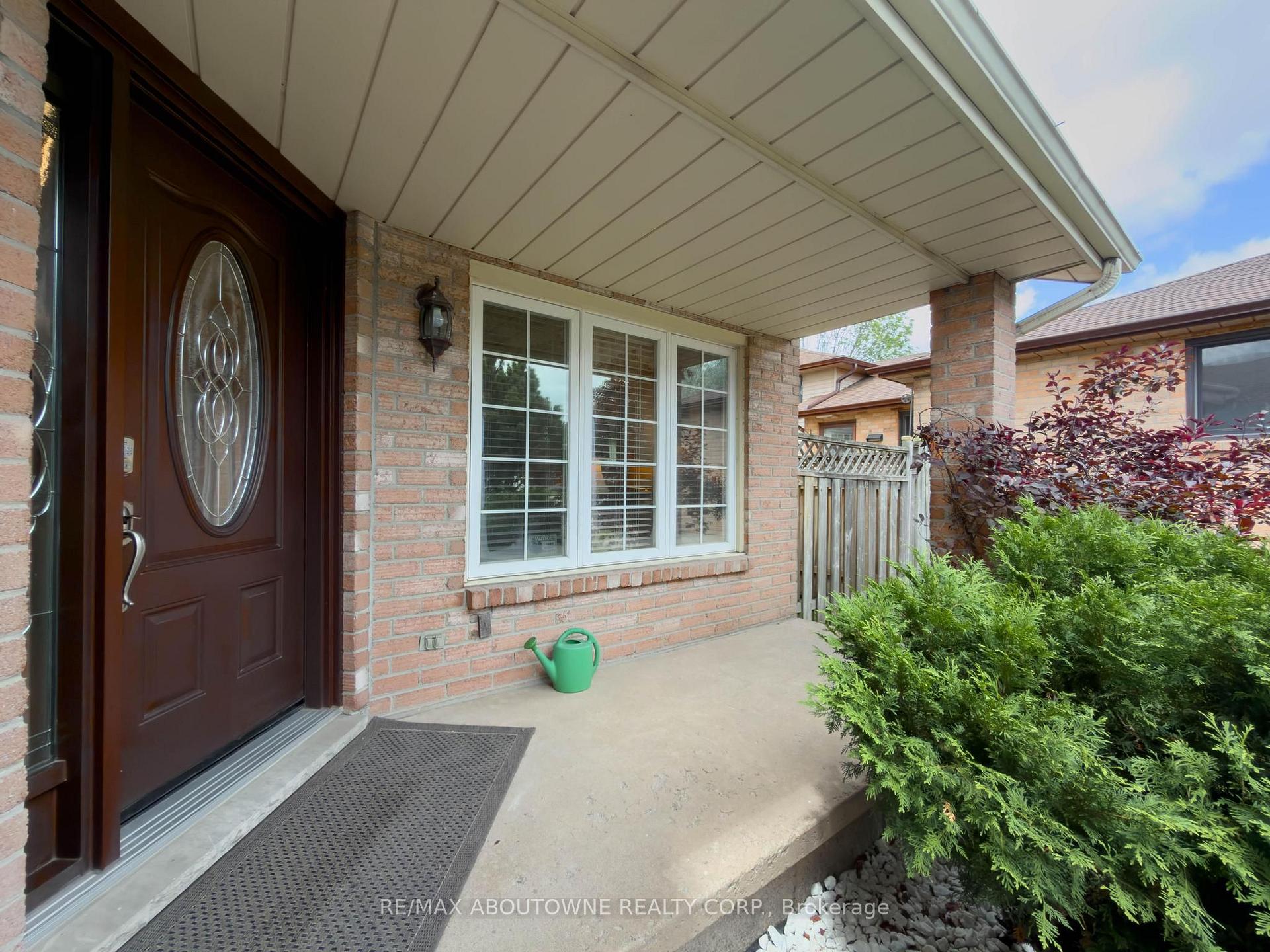 Photo 4 of 1018 Upper Sherman Avenue, Hamilton, Thorner — HOMEH